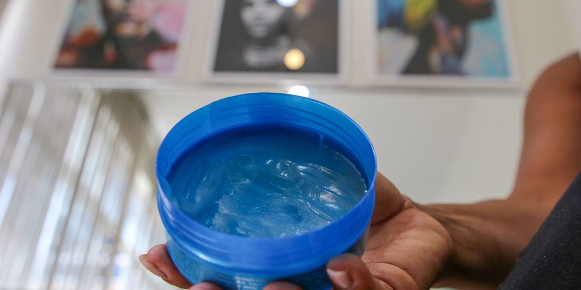 policia-fecha-fabricas-clandestinas-de-cosmeticos-no-rio-de-janeiro