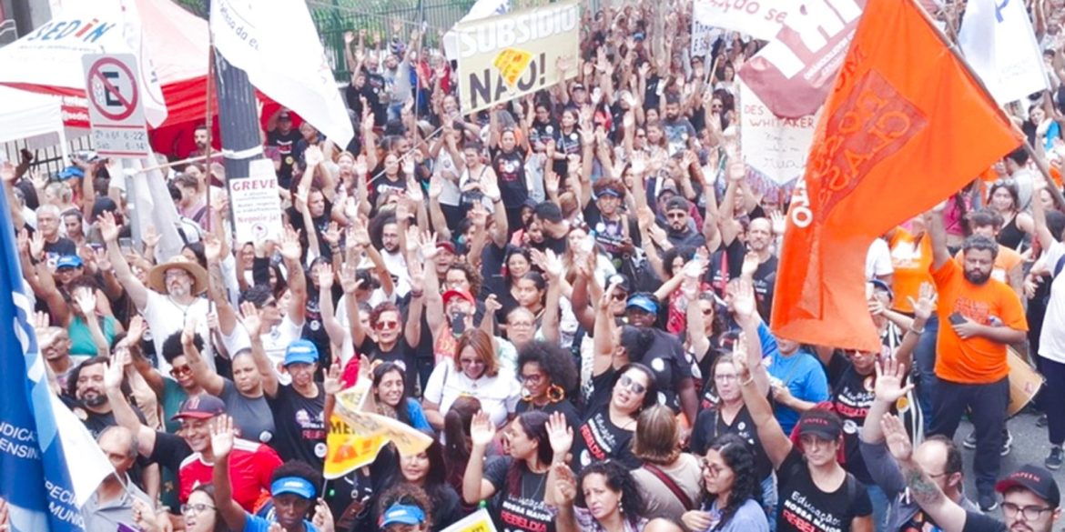 professores-municipais-de-sp-decidem-continuar-greve