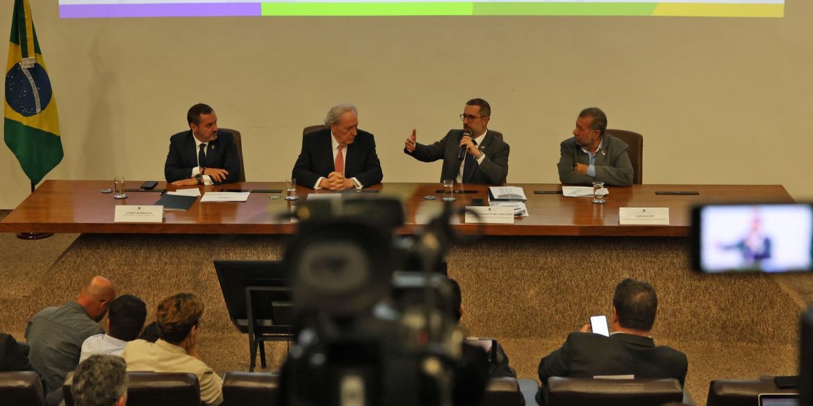 desconto-ilegal-tera-que-ser-restituido-a-aposentados,-dizem-ministros