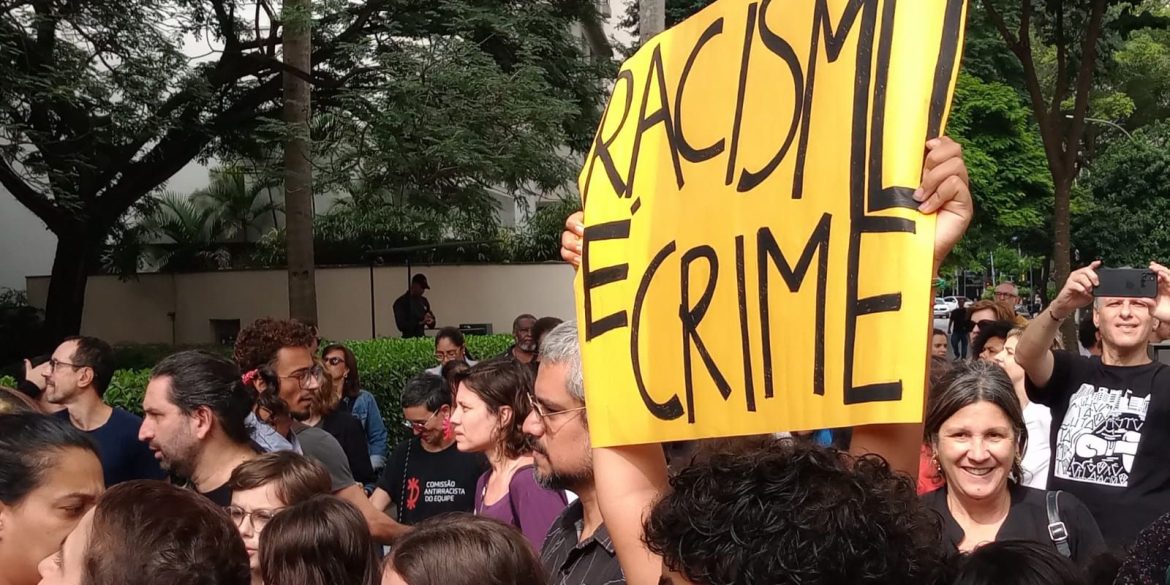 estudantes-e-professores-fazem-ato-contra-racismo-em-higienopolis