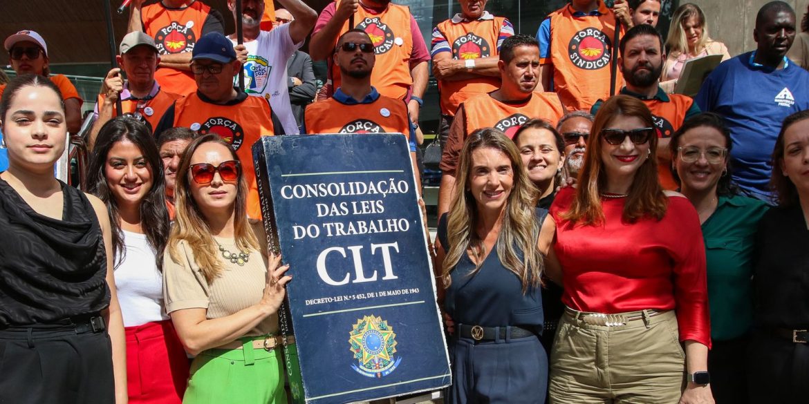 manifestantes-fazem-ato-em-defesa-da-justica-do-trabalho-em-sao-paulo