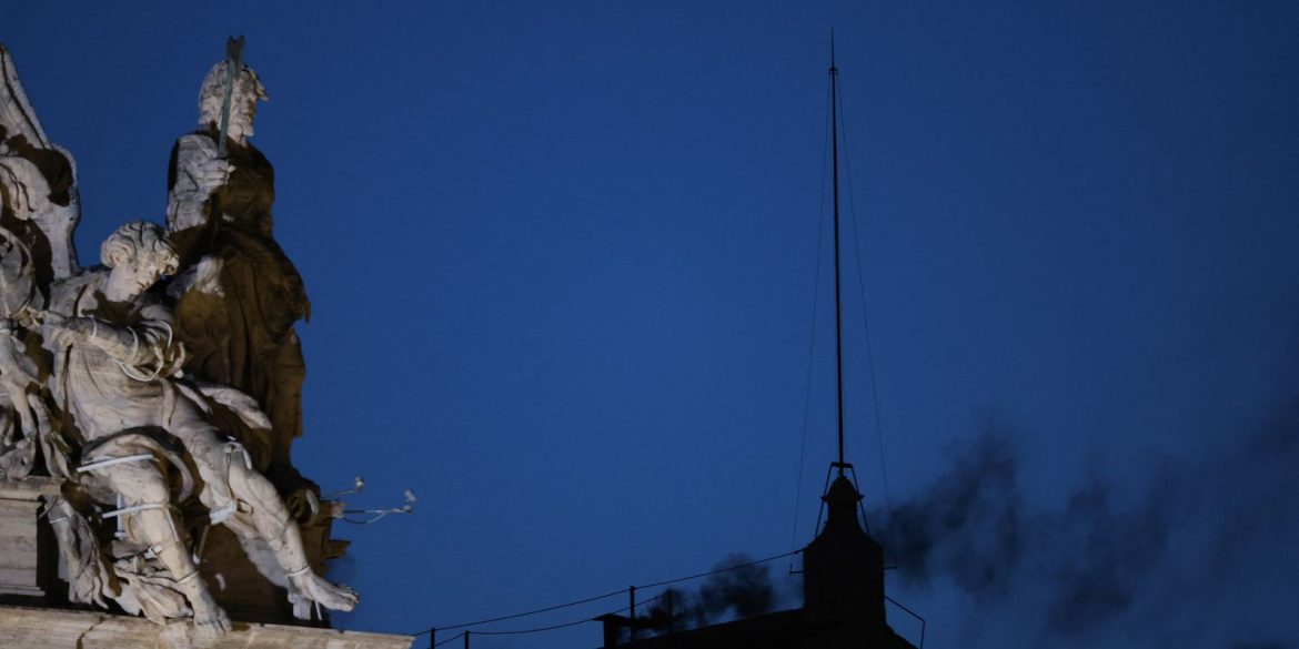 fumaca-preta:-cardeais-ainda-nao-escolheram-papa