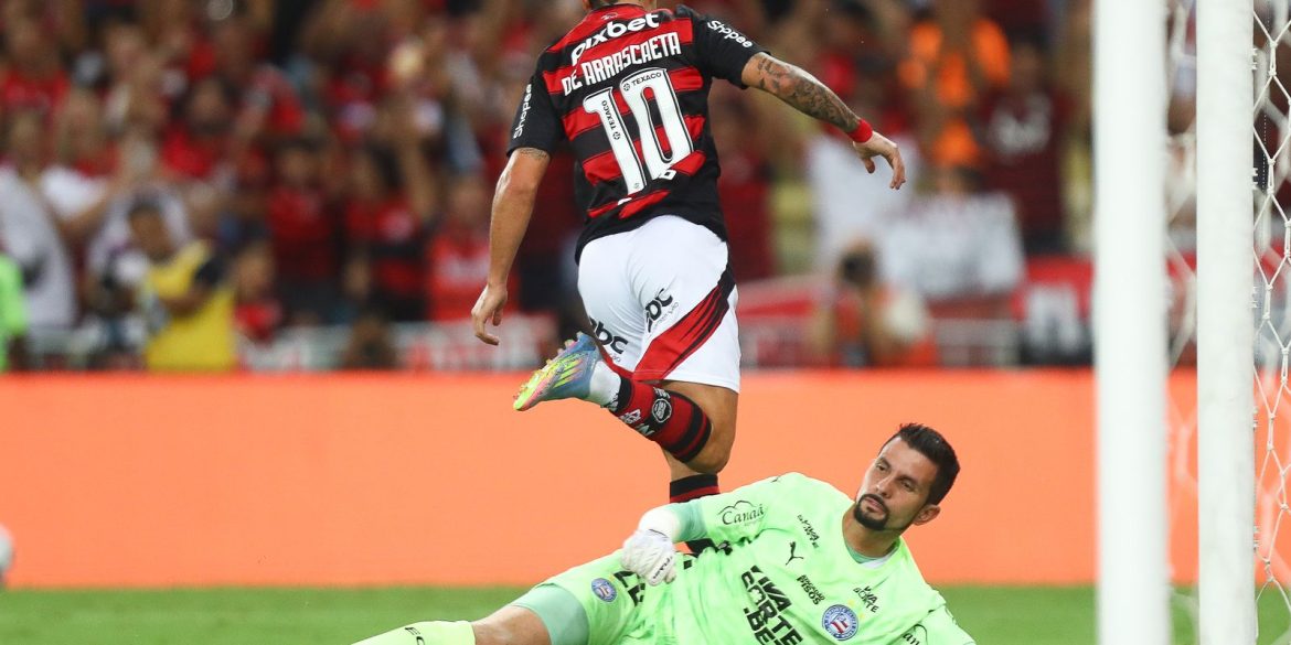flamengo-vence-com-gol-de-arrascaeta-e-lidera-o-brasileiro