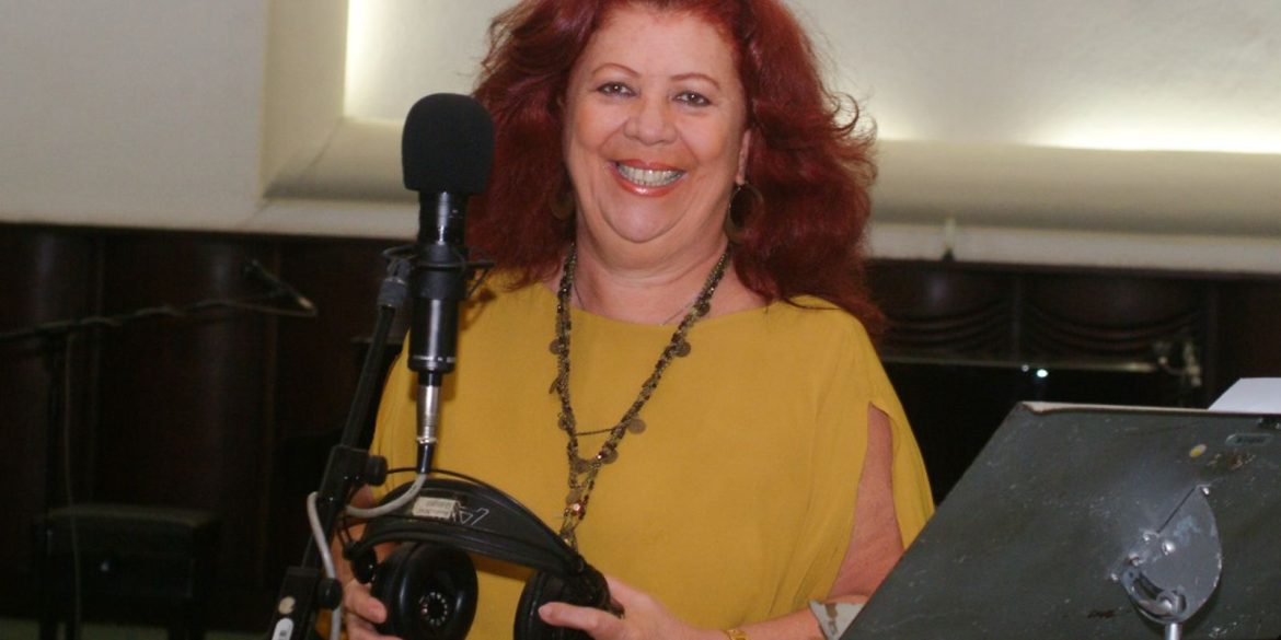 beth-carvalho-e-homenageada-no-programa-samba-na-gamboa,-da-tv-brasil