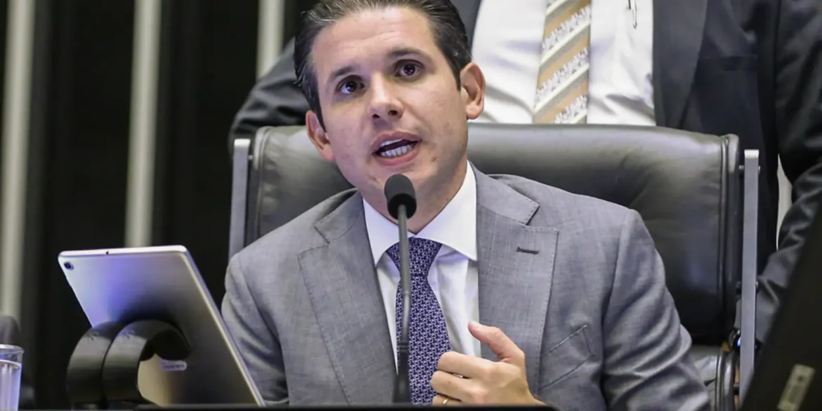 motta-diz-que-decisao-sobre-aumento-do-iof-sai-ainda-hoje