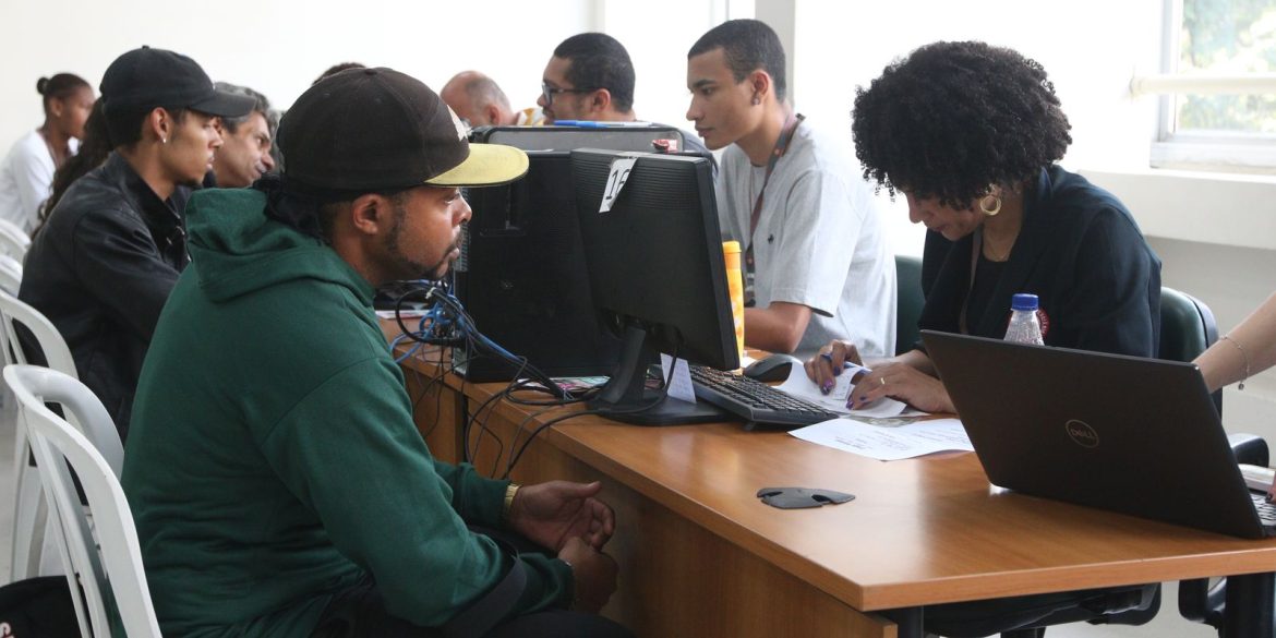 lula-sanciona-lei-que-estrutura-carreira-e-reajusta-salarios