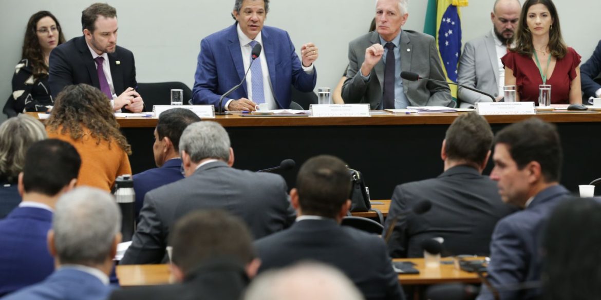 audiencia-com-haddad-e-encerrada-apos-tumulto-entre-deputados