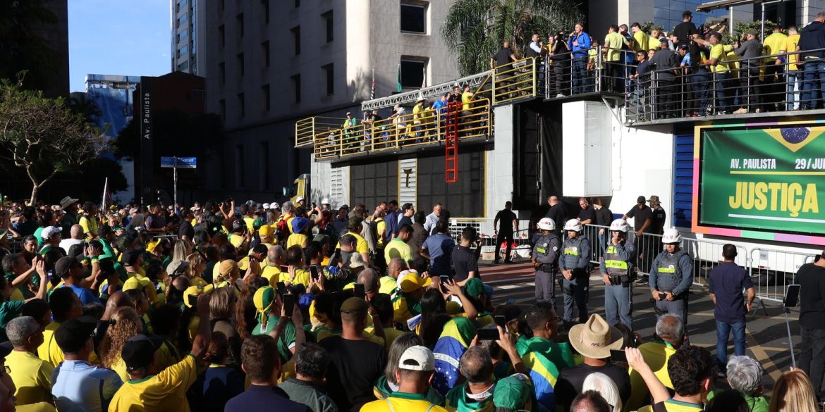ato-em-sp-reune-apoiadores-de-bolsonaro-contra-julgamento-no-stf