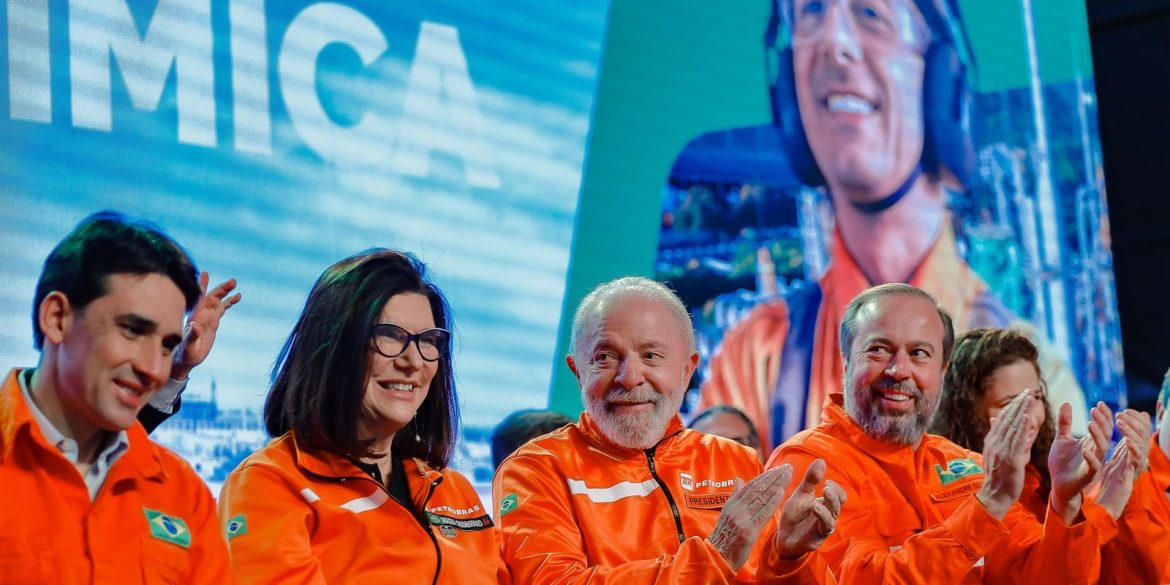 lula-cobra-fiscalizacao-de-precos-de-combustiveis