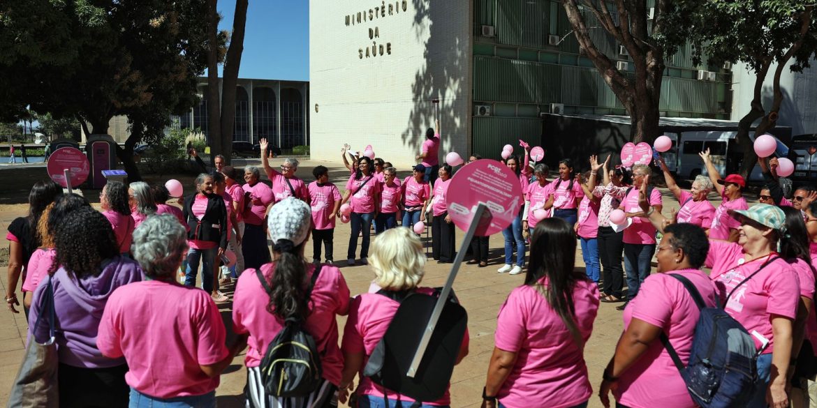 cancer-de-mama:-manifestacao-cobra-acesso-a-tratamento-aprovado-no-sus