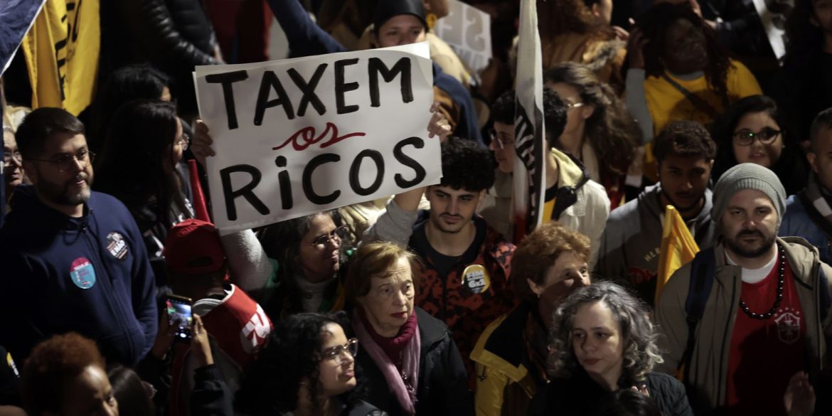 ato-na-avenida-paulista-pede-taxacao-de-super-ricos-e-condena-tarifaco