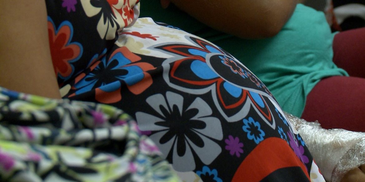 uma-em-cada-23-adolescentes-torna-se-mae-por-ano-no-pais,-diz-pesquisa