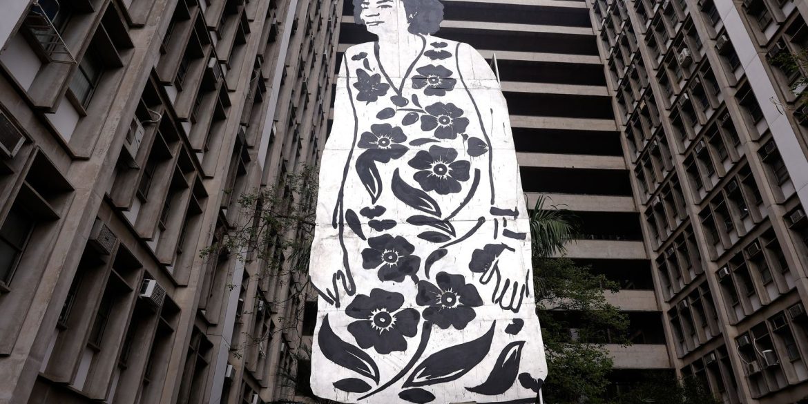  escultura-de-marielle-franco-com-11-metros-de-altura-e-exposta-no-rio