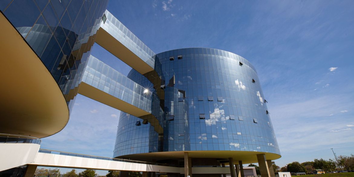 pgr-diz-que-recebeu-com-“assombro”-sancoes-contra-alexandre-de-moraes