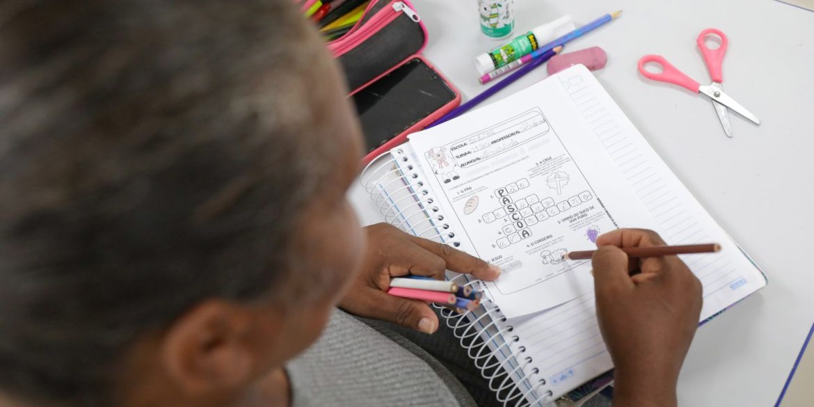 insercao-no-mercado-de-trabalho-tende-a-melhorar-habilidade-de-leitura