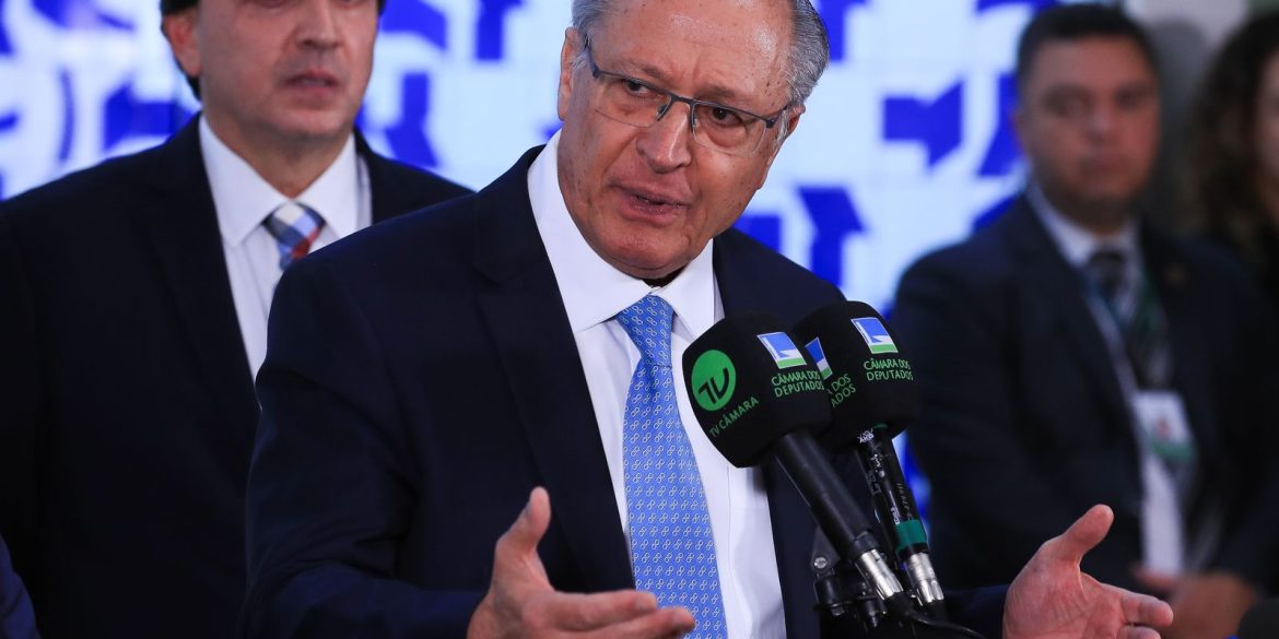 na-camara,-alckmin-pede-urgencia-em-propostas-sobre-exportacoes