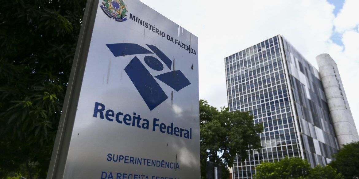 receita-voltara-a-exigir-declaracao-de-fintechs-apos-operacoes-da-pf
