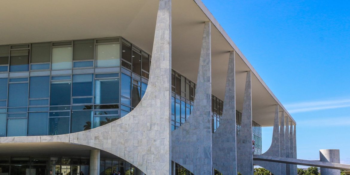 homem-tenta-subir-rampa-do-palacio-do-planalto-duas-vezes-na-madrugada