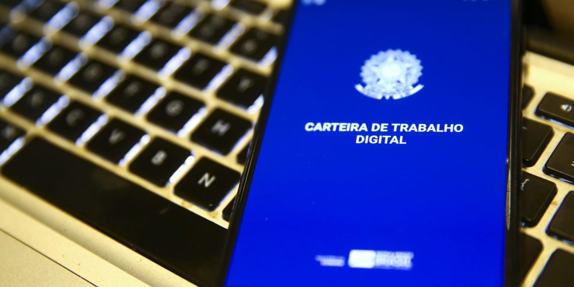 com-mercado-aquecido,-53,8%-descartam-perda-de-emprego