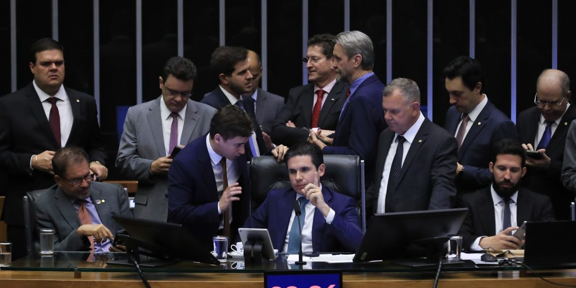 pec-da-blindagem-e-aprovada-por-deputados-e-vai-ao-senado 