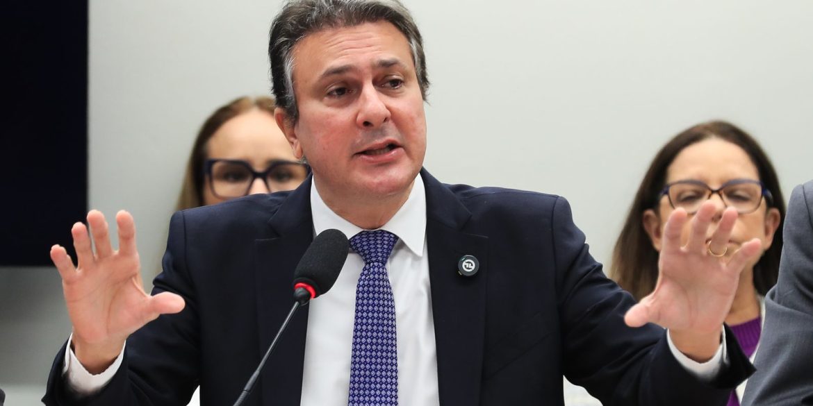 populacao-deve-cobrar-camara-sobre-pec-da-blindagem,-diz-ministro