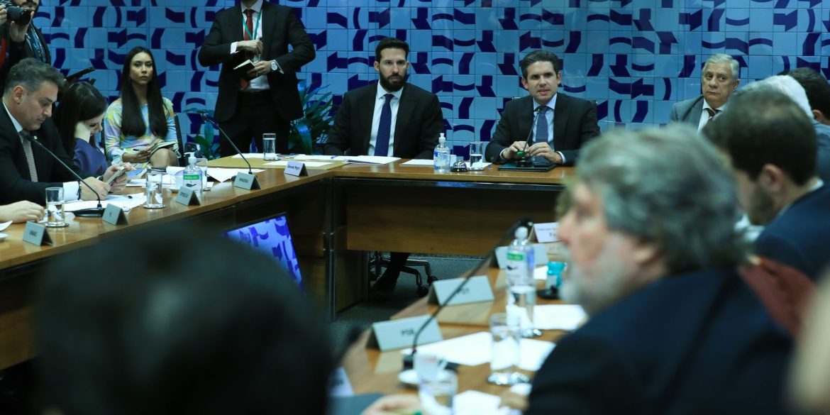 lideres-devem-avaliar-hoje-isencao-do-ir-ate-r$-5-mil,-diz-motta