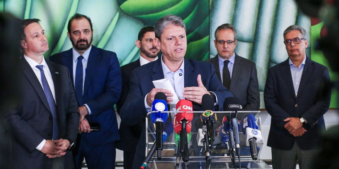 tarcisio-instala-gabinete-de-crise-e-nega-ligacao-do-pcc-com-metanol