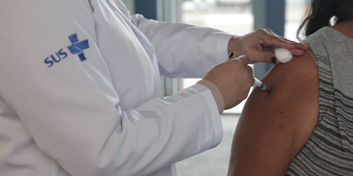 vacinacao-de-paises-vizinhos-tambem-impacta-o-brasil,-diz-opas