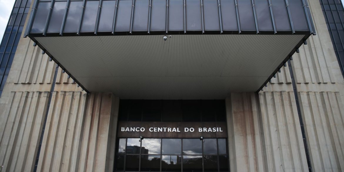 mercado-financeiro-reduz-para-4,72%-previsao-de-inflacao-em-2025
