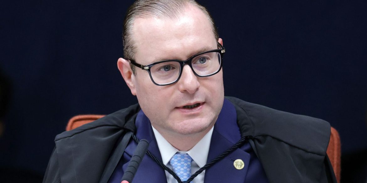 golpe:-zanin-vota-e-soma-2-votos-para-condenar-nucleo-de-desinformacao