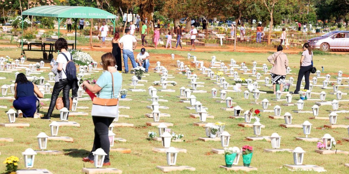 fim-de-semana-do-dia-de-finados-deve-levar-600-mil-a-cemiterios-do-df