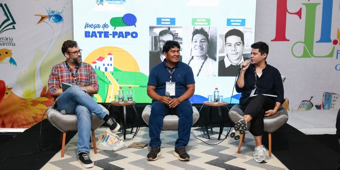 escolas-indigenas-recebem-1°-livro-infantil-em-lingua-do-alto-xingu